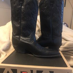 Ariat cowgirl boots